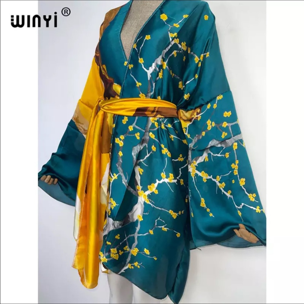 Gorgeous wrap with sash - Picture 2 of 7